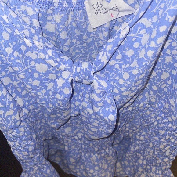 ๐ซSOLD๐ซ Periwinkle Floral Crop Top ๐ - Picture 9 of 15